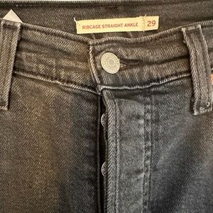 Levi’s Ribcage Straight